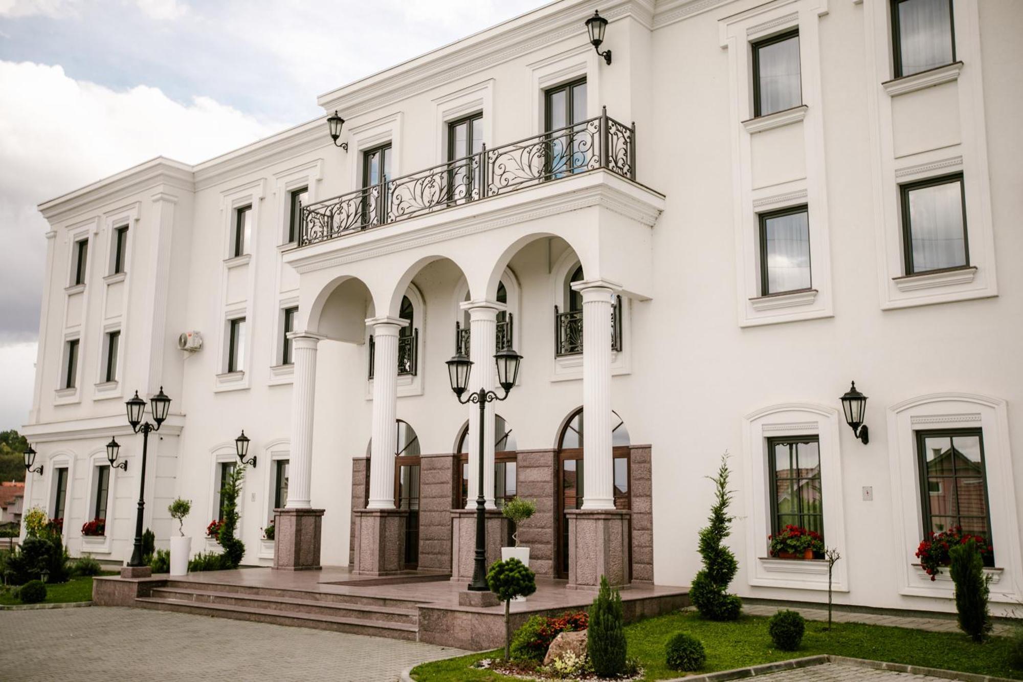 Hotel Beli Dvor Cacak Exterior photo