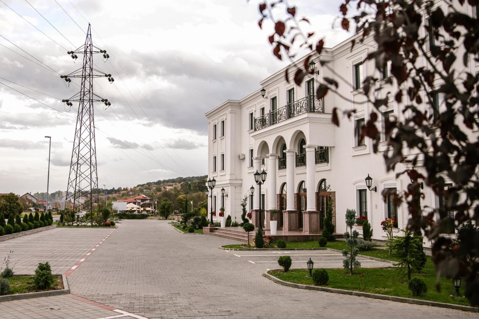 Hotel Beli Dvor Cacak Exterior photo